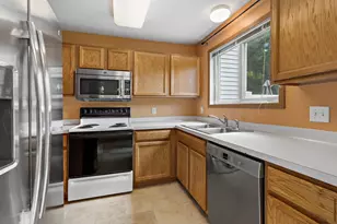 7772 Arboretum Village Cir, Chanhassen, MN 55317 - Photo 4