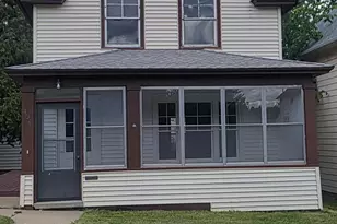 406 4th St NW, Chisholm, MN 55719 - Photo 2