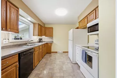809 19th Street N, Moorhead, MN 56560 - Photo 8