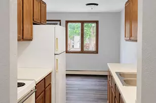 222 6th St SW, Madelia, MN 56062 - Photo 2