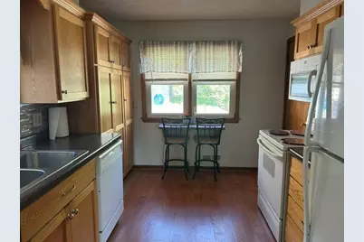 514 Clark Street NE, Hutchinson, MN 55350 - Photo 2