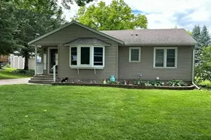 514 Clark St NE, Hutchinson, MN 55350 - Photo 2
