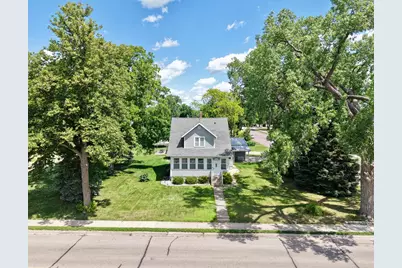 821 10th Avenue N, Saint James, MN 56081 - Photo 2