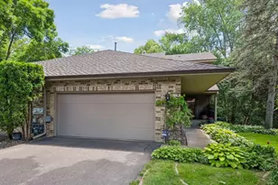 1140 Hollybrook Dr, Wayzata, MN 55391 - Photo 2