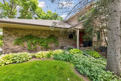 1140 Hollybrook Drive, Wayzata, MN 55391 - Photo 2