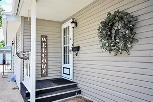 557 E 2nd St, Winona, MN 55987 - Photo 2