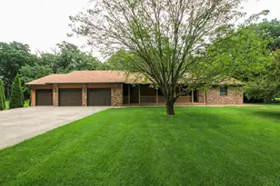19634 Skyview Cir, Hutchinson, MN 55350 - Photo 1