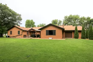 19634 Skyview Cir, Hutchinson, MN 55350 - Photo 2