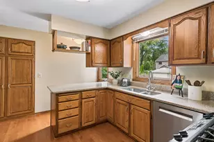 2863 Aglen St, Roseville, MN 55113 - Photo 12