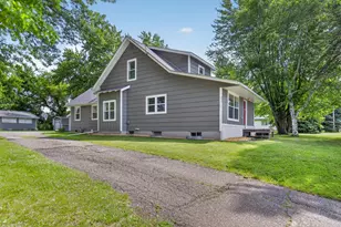 500 8th St SE, Braham, MN 55006 - Photo 2