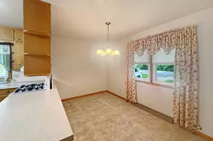 2727 34th St, Slayton, MN 56172 - Photo 6
