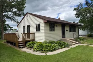 309 7th Ave NE, Roseau, MN 56751 - Photo 2