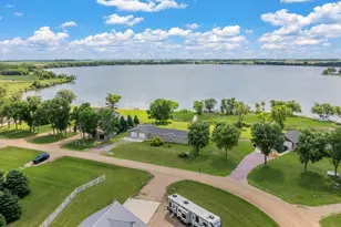 1559 Dickson Dr, Hendricks, MN 56136 - Photo 2
