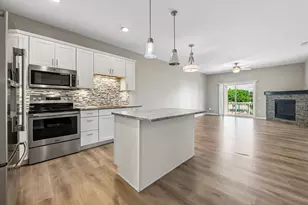 4147 Blakewood Dr, Shakopee, MN 55379 - Photo 4