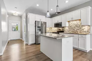 4147 Blakewood Dr, Shakopee, MN 55379 - Photo 4