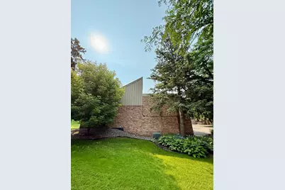 5725 Duncan Lane, Edina, MN 55436 - Photo 4