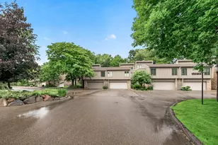 5725 Duncan Ln, Edina, MN 55436 - Photo 2