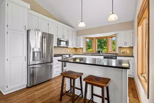 10730 Kiawah Dr, Eden Prairie, MN 55344 - Photo 16