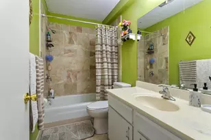 142 Canabury Ct, Little Canada, MN 55117 - Photo 6