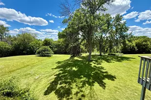 142 Canabury Ct, Little Canada, MN 55117 - Photo 2