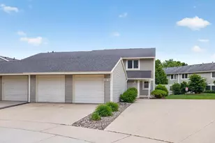 1916 Greenview Pl SW, Rochester, MN 55902 - Photo 2