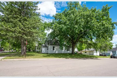 402 7th Street NE, Staples, MN 56479 - Photo 2