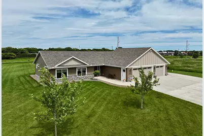 2752 9th Avenue SE, Willmar, MN 56201 - Photo 1