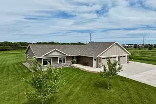 2752 9th Ave SE, Willmar, MN 56201 - Photo 1