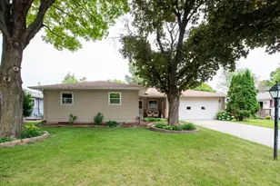 1808 Sunray Ave, Mankato, MN 56001 - Photo 2