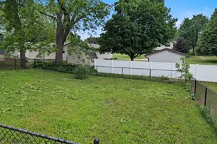 117 E Grant St, Spring Valley, MN 55975 - Photo 10