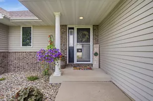 1102 28th St SW, Austin, MN 55912 - Photo 4
