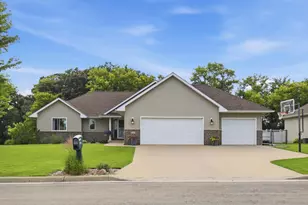 1102 28th St SW, Austin, MN 55912 - Photo 2