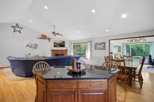 1102 28th St SW, Austin, MN 55912 - Photo 8