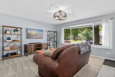 3236 N Indiana Avenue N, Robbinsdale, MN 55422 - Photo 4