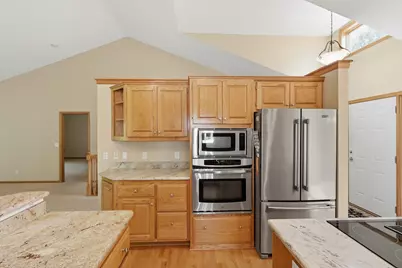 1885 Magnolia Lane N, Plymouth, MN 55441 - Photo 8