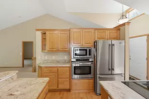 1885 Magnolia Ln N, Plymouth, MN 55441 - Photo 8