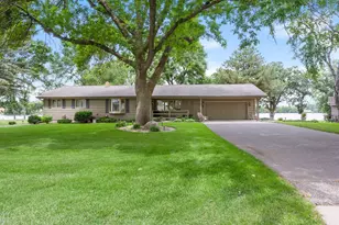 830 Lakewood Dr S W, Hutchinson, MN 55350 - Photo 1