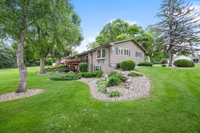 830 Lakewood Drive SW, Hutchinson, MN 55350 - Photo 2