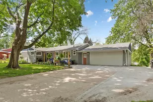 406 Ivanhoe Ave W, Northfield, MN 55057 - Photo 4