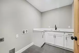4044 Merriam Rd, Minnetonka, MN 55305 - Photo 18