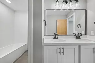 4044 Merriam Rd, Minnetonka, MN 55305 - Photo 30