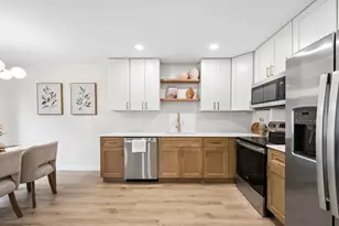 18121 Covington Path, Minnetonka, MN 55345 - Photo 2