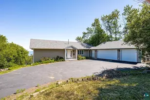 1002 Martha St, Duluth, MN 55805 - Photo 2