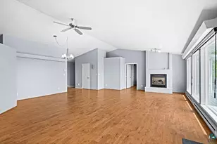 1002 Martha St, Duluth, MN 55805 - Photo 6