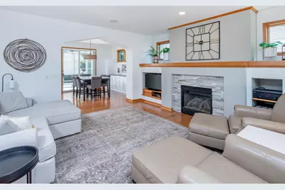 814 New Century Boulevard S, Maplewood, MN 55119 - Photo 2
