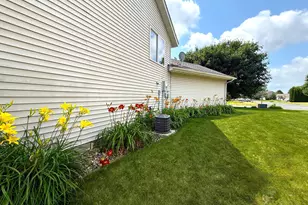 817 Daniel Dr, Belle Plaine, MN 56011 - Photo 18