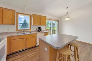 817 Daniel Dr, Belle Plaine, MN 56011 - Photo 8