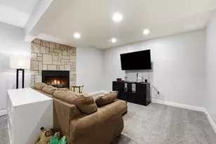 8601 Chalet Rd, Bloomington, MN 55438 - Photo 18
