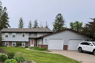 602 E 1st St, Waconia, MN 55387 - Photo 2
