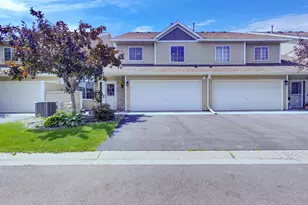 1644 Meadow Pl, Shakopee, MN 55379 - Photo 2